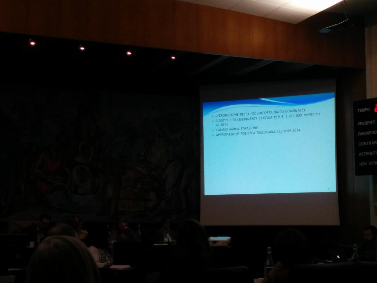 L’assessore al bilancio Locatelli proietta i numeri #opendalmine http://t.co/oqXDEOWZOO